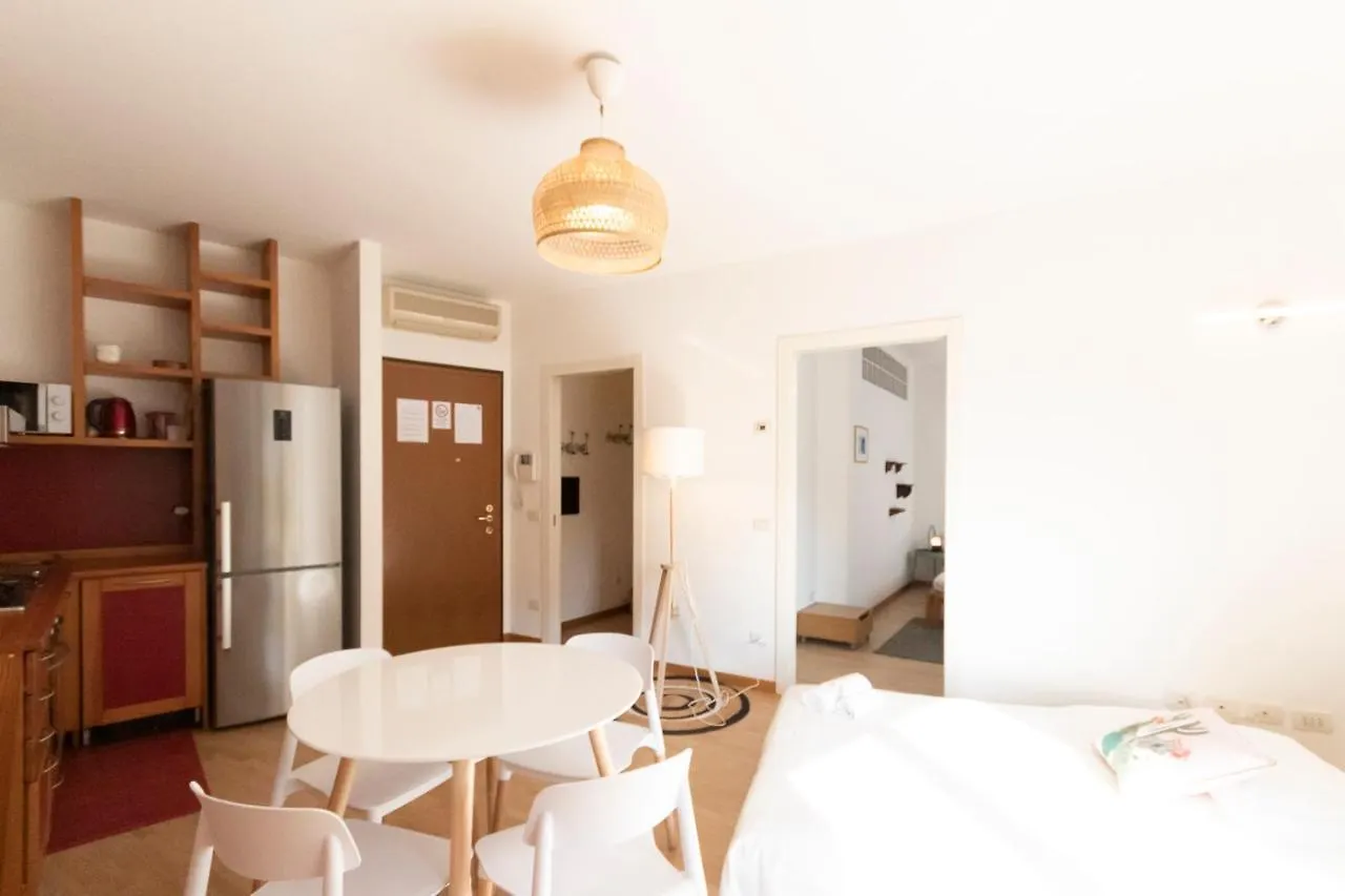 Marcona Apartment Mediolan 0*,